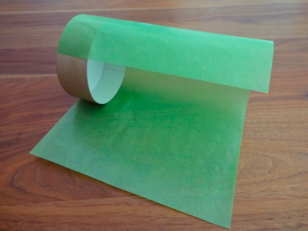 Coller du papier transparent autour du couvercle. (Photo: Athena Tsatsamba Welsch)
