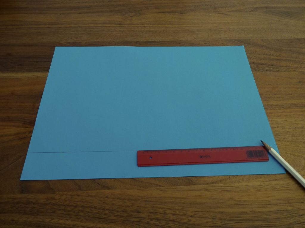 Dessiner le chablon pour le bord sur du papier kraft. (Photo: Athena Tsatsamba Welsch)
